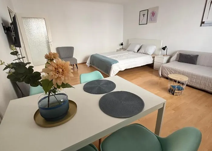 Alpha 7min To The Centar Apartment