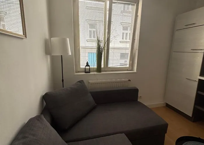 Alpha 7min To The Centar Apartment
